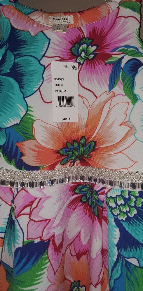 *BEAUTIFUL FLORAL WOMANS SWIMDRESS*